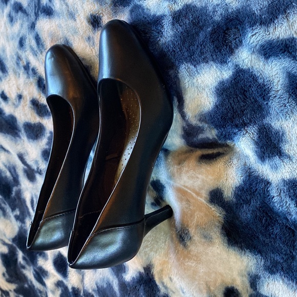 Black Heels, with almond tips - Picture 2 of 4